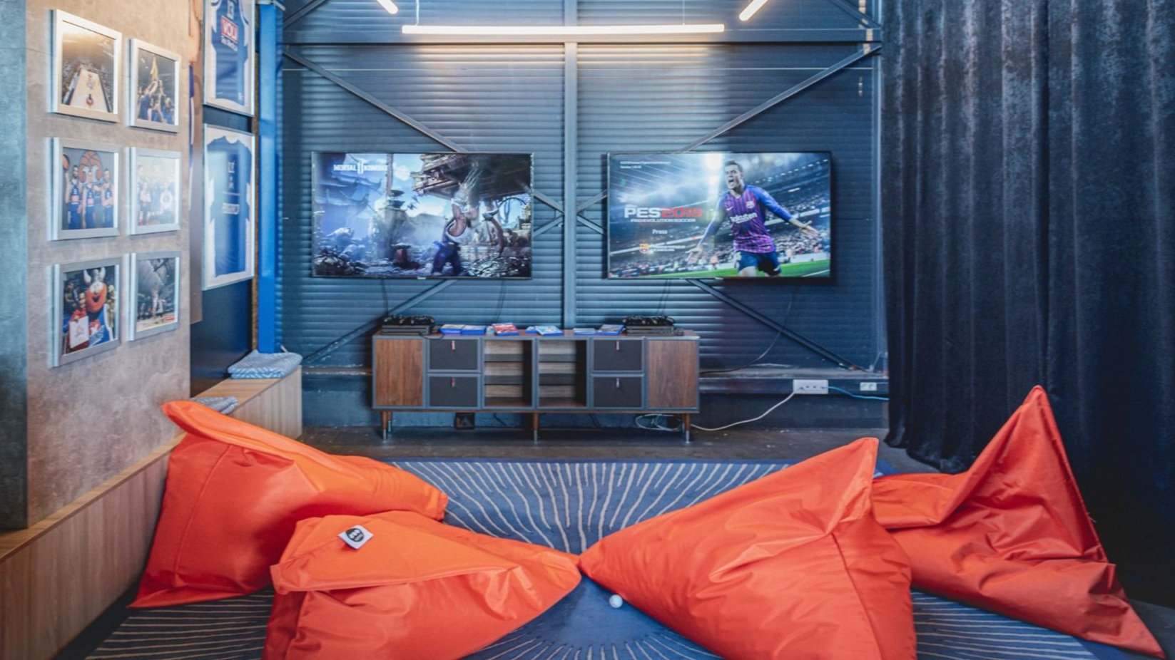 egaming room blue room sports bar porto montenegro